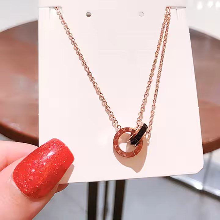 How to Layer Necklaces Like a Pro: The Easy 3-Step Styling Guide